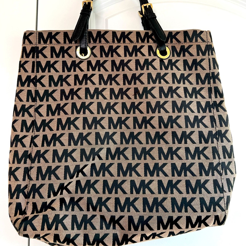 Michael Kors Jet Set Tote